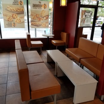 Taco Bell - She's a great place to have a brief meeting and be relaxed - Fast Food Near Me - San Jose, California