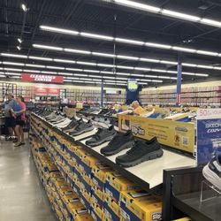 SKECHERS Warehouse Outlet