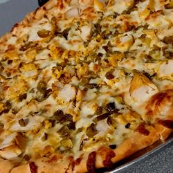 Cap's Bar and Grill - Chicken jalapeños pizza