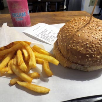 Damn Burger - Damn Cheese Burger with fries - Burgers Near Me - Ulm, BW Damn Burger - Damn Cheese Burger with fries - Burgers Near Me - Ulm, BW