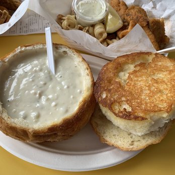 Splash Cafe - Chowder bowl - American Near Me - Pismo Beach, California Splash Cafe - Chowder bowl - American Near Me - Pismo Beach, California