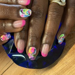 C'est Trice Spa - Abstract art and French tips