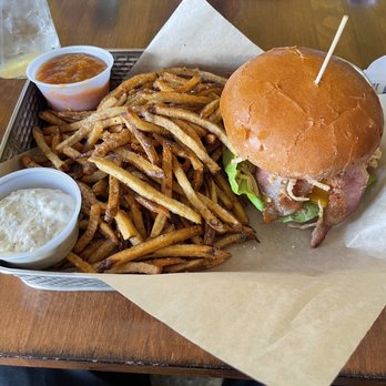 Rusty Moose - Bison Rocky Mountain Elk Burger - American Near Me - Spokane, Washington