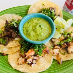 Michael's Grill and Taqueria - Be careful with salsa verde which is so spicy!!!!