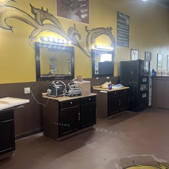 Cutt N Up Barber Shop - Barbers Near Me - Spring, Texas Cutt N Up Barber Shop - Barbers Near Me - Spring, Texas
