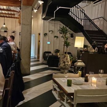 Sixty Vines - Inside view - Wine Bars Near Me - Houston, Texas Sixty Vines - Inside view - Wine Bars Near Me - Houston, Texas