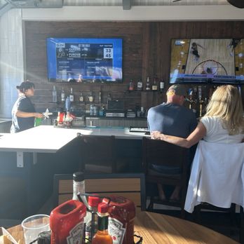 Oceanside Fish Shop - Bar area - Seafood Near Me - Oceanside, California