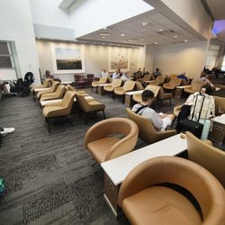 Delta Sky Club - Secondary seating