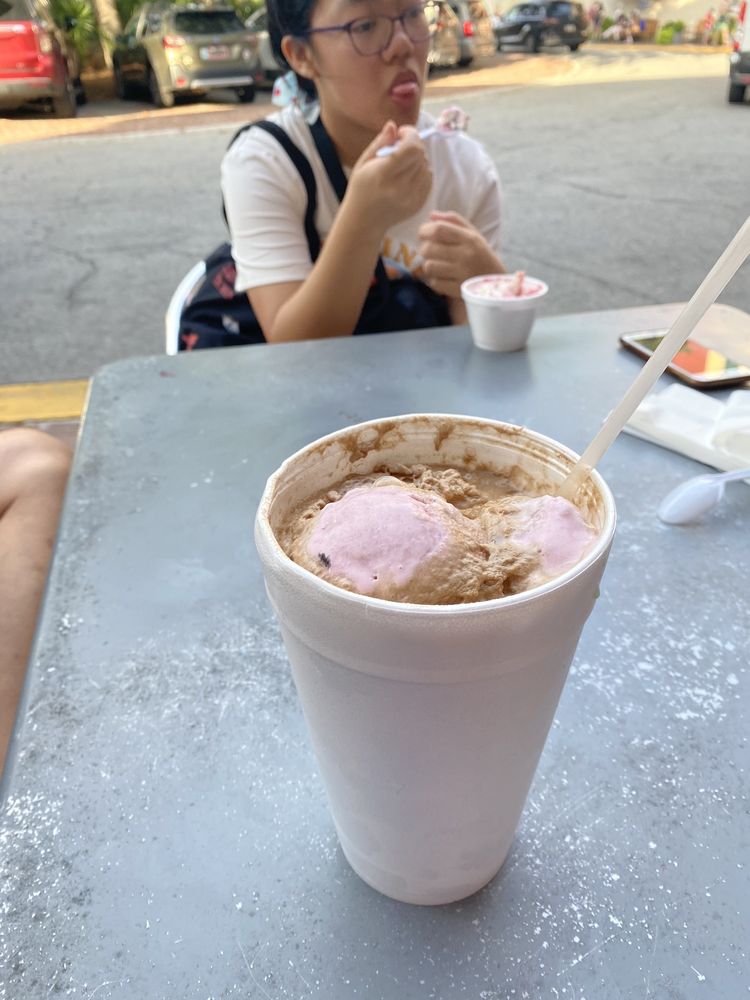 CINNAMON BEAR COUNTRY STORE Updated September 2024 83 Photos & 90