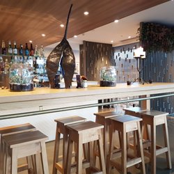 Little Oak Eatery - Breakfast bar seating