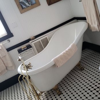 Story Inn - Beautiful Claw footed tub in our room - Bed & Breakfast Near Me - Nashville, Indiana Story Inn - Beautiful Claw footed tub in our room - Bed & Breakfast Near Me - Nashville, Indiana