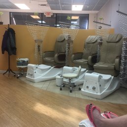 Pedicure stations (with massage chairs) Pedicure stations (with massage chairs)