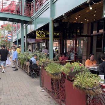 MCCB Chicago 时尚食谱 - Restaurant Exterior: Outside in front of the MCCB entrance in Chinatown Square! - Szechuan Near Me - Chicago, Illinois MCCB Chicago 时尚食谱 - Restaurant Exterior: Outside in front of the MCCB entrance in Chinatown Square! - Szechuan Near Me - Chicago, Illinois