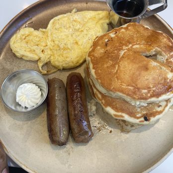 OEB Breakfast - Toronto Street - Breakfast & Brunch Near Me - Toronto, Ontario