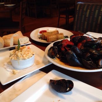 Ventura's Offshore Cafe - Lobster mac and cheese, mussels and Shanghai cilantro spring rolls. - New American Near Me - Northfield, New Jersey