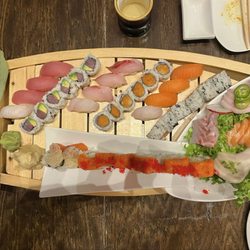 Tsuru Japanese Cuisine - Sushi boat (large)