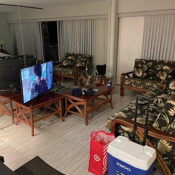Ilikai Lite - Living room - Hotels Near Me - Honolulu, Hawaii Ilikai Lite - Living room - Hotels Near Me - Honolulu, Hawaii