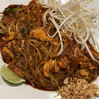 Bangkok Thai - Pad Thai w/ chicken - Thai Near Me - Sacramento, California