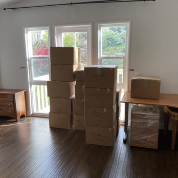 Prime Moving - Neatly stacked boxes facing the right direction for easy identification when unpacking - Movers Near Me - Glendale, California