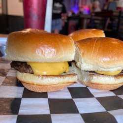 Firehouse Tavern - Mini burgers