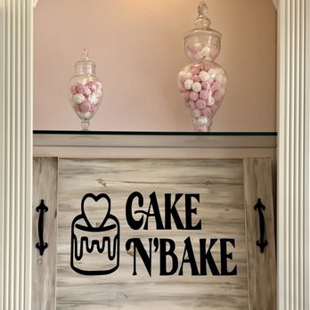 Cake N’ Bake - Wood design - Bakeries Near Me - Palos Hills, Illinois