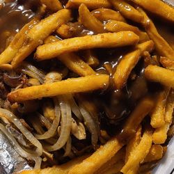 Hill Road Grille - Chopped sirloin with gravy fries