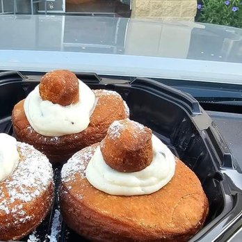 Hash Kitchen - Zeppoli cannoli donuts to go - Breakfast & Brunch Near Me - Scottsdale, Arizona