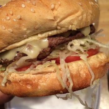 Mangia Mangia - Cheeseburger with lettuce and tomato - Italian Near Me - Boston, Massachusetts Mangia Mangia - Cheeseburger with lettuce and tomato - Italian Near Me - Boston, Massachusetts