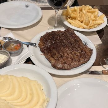 Santos Manjares - Vasio Steak, French Fries and mashed potatoes - Argentine Near Me - Buenos Aires, C Santos Manjares - Vasio Steak, French Fries and mashed potatoes - Argentine Near Me - Buenos Aires, C