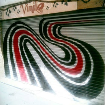 Bar Vinilo - Figure 8 - Pubs Near Me - Barcelona, B