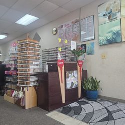 Lucky Nails - The front entrance