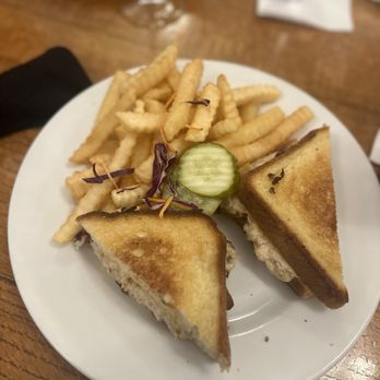 No Frill Bar and Grill - Tuna Melt & Fries - American Near Me - Norfolk, Virginia No Frill Bar and Grill - Tuna Melt & Fries - American Near Me - Norfolk, Virginia