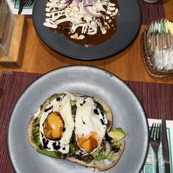 Cafebrería El Péndulo - avocado toast
