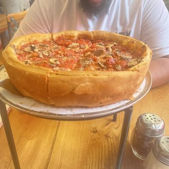 Giordano's - Pizza Near Me - Chicago, Illinois