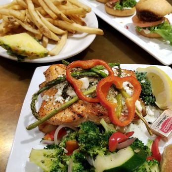 7 Cedars - Totem Bar & Grill - Salmon Fresca and Beef Burger Sliders - Casinos Near Me - Sequim, Washington 7 Cedars - Totem Bar & Grill - Salmon Fresca and Beef Burger Sliders - Casinos Near Me - Sequim, Washington