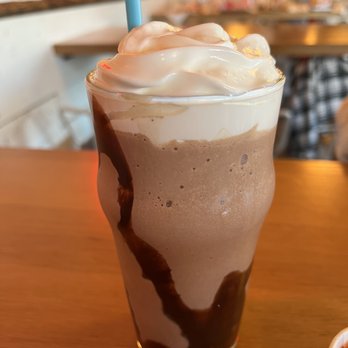 Hamburger Hut - Killer chocolate shake. It's very delicious. - Cocktail Bars Near Me - Encinitas, California Hamburger Hut - Killer chocolate shake. It's very delicious. - Cocktail Bars Near Me - Encinitas, California