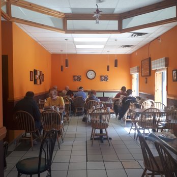 10th Street Diner - Dining room - Breakfast & Brunch Near Me - Owen Sound, Ontario 10th Street Diner - Dining room - Breakfast & Brunch Near Me - Owen Sound, Ontario