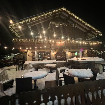Oakside - Outdoor seating area, front of restaurant - Seafood Near Me - Big Bear Lake, California