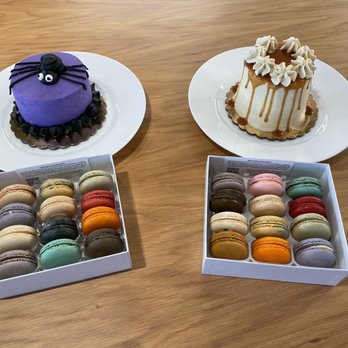 Blackbird Doughnuts - Fenway - Halloween donut cake and caramel apple donut cake (macarons from Maca) - Donuts Near Me - Boston, Massachusetts Blackbird Doughnuts - Fenway - Halloween donut cake and caramel apple donut cake (macarons from Maca) - Donuts Near Me - Boston, Massachusetts