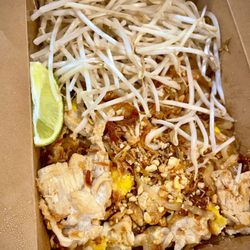 The Pad Thai Stand - Old Style (Boran) w/ Chicken (Medium Spice)