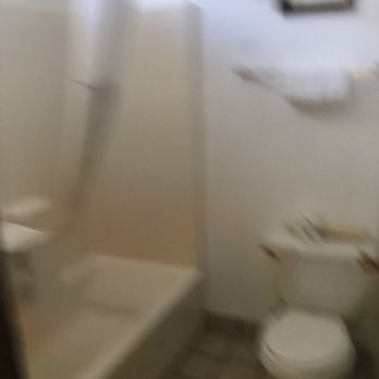 Westward Inn - Bathroom (sorry 'bout the shaking). Good news was it's clean - Hotels Near Me - Brookings, Oregon Westward Inn - Bathroom (sorry 'bout the shaking). Good news was it's clean - Hotels Near Me - Brookings, Oregon