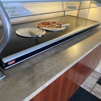 Straw Hat Pizza - Buffet and this is the Pizza Lunch Deal and it is 1:10pm yet I've asked for more pizza wasted my fucking time and money . - Pizza Near Me - Fairfield, California