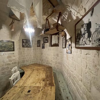 Casa Pinto - Inside seating - Pizza Near Me - Locorotondo, BA