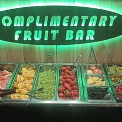 Hillbilly's Smoky Mountain Diner - Free fruit bar that nobody else offers