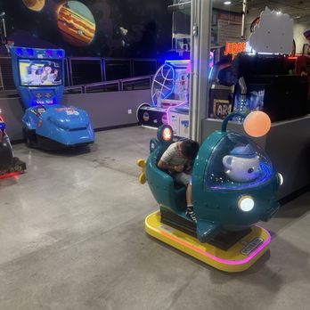 Flight Adventure Park - Bakersfield - Arcade - Trampoline Parks Near Me - Bakersfield, California