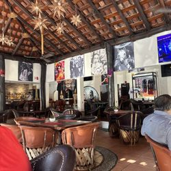 Bandidos - Inside/outside dining room