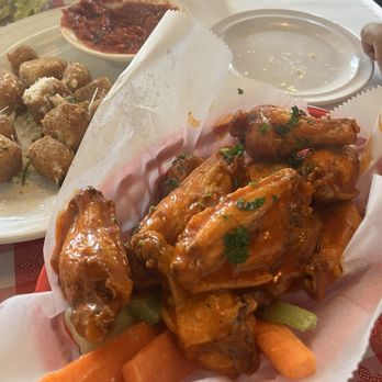 Mama D's - Helen'S Hot Wings and Jamie'S Mozzarella Balls With Marinara - Pizza Near Me - Torrance, California Mama D's - Helen'S Hot Wings and Jamie'S Mozzarella Balls With Marinara - Pizza Near Me - Torrance, California