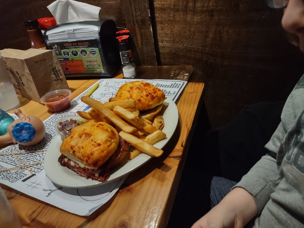 WINKING LIZARD TAVERN - Updated June 2024 - 127 Photos & 140 Reviews