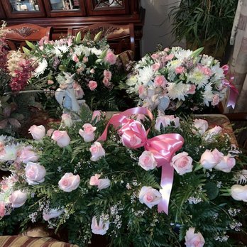 Safeway - Rose arrangement for casket. - Grocery Near Me - Pittsburg, California Safeway - Rose arrangement for casket. - Grocery Near Me - Pittsburg, California