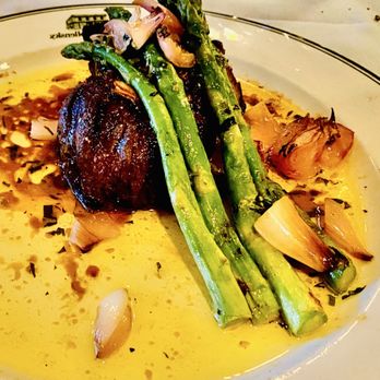Smith & Wollensky - Chicago - WAGYU FILET $98  9 oz black grade Wagyu roasted shallot asparagus/bone marrow butter (add Brandy wine peppercorn sauce) Superb :).,. - Steakhouses Near Me - Chicago, Illinois